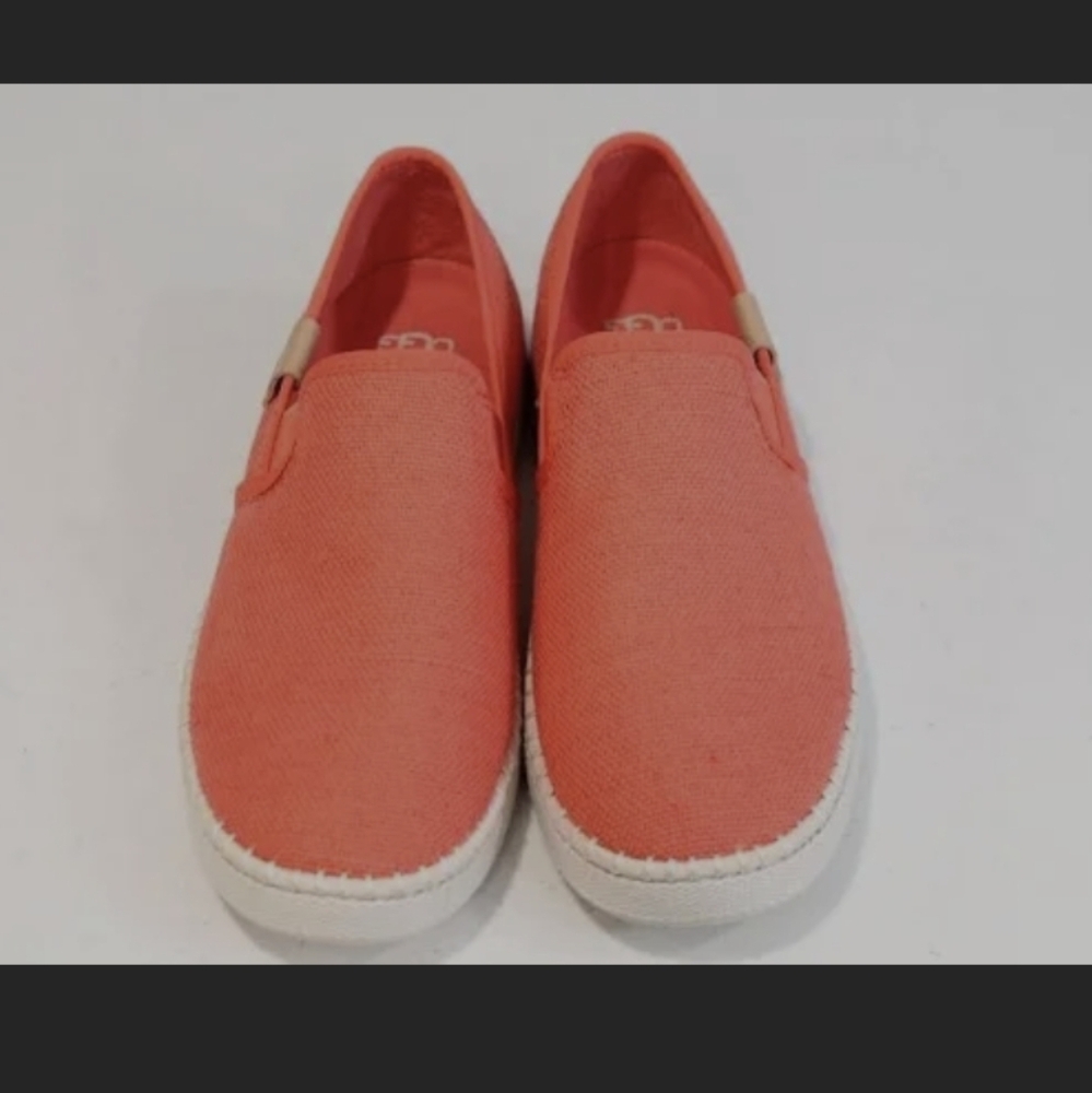 UGG Women's Coral Slip-On Flats Size 6